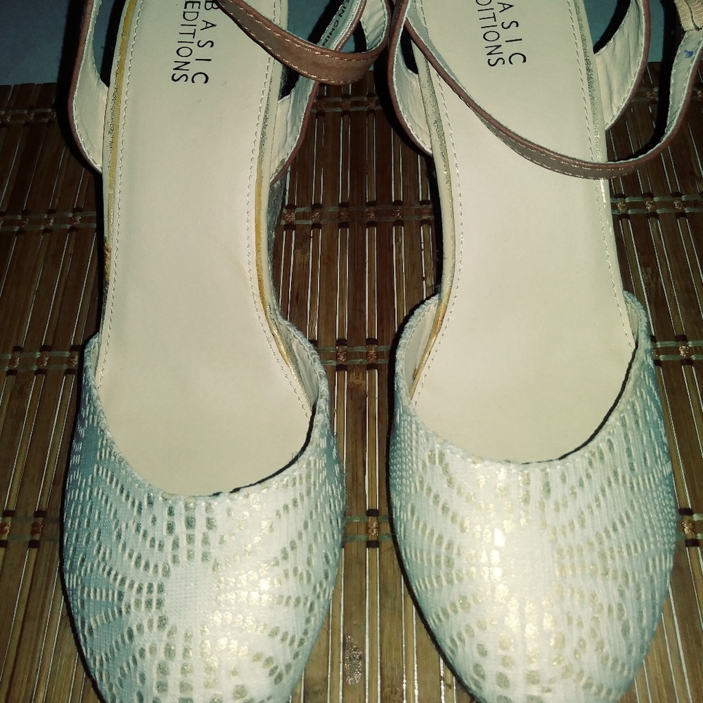 BASIC EDITION CREAM LACE OVER GOLD JUTE WEDGE, 8